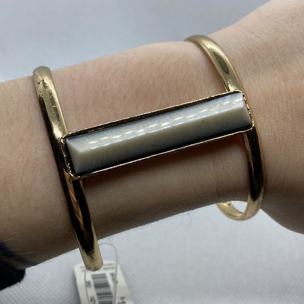 💛 Ardene Glam Faux Stone Cuff - Picture 3 of 3